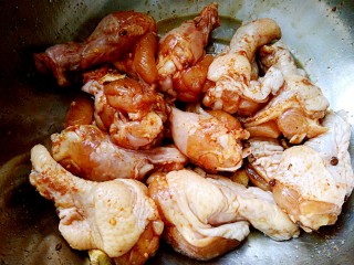 3、烤箱~孜然鸡翅根,抓匀几分钟