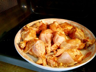 6、烤箱~孜然鸡翅根,放进微波炉高火叮五分钟