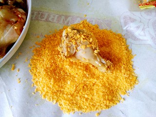 8、烤箱~孜然鸡翅根,趁热裹上黄色面包糠