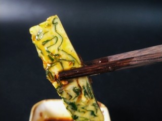14、菠菜鸡蛋糕,蘸辣椒油也很好吃噢