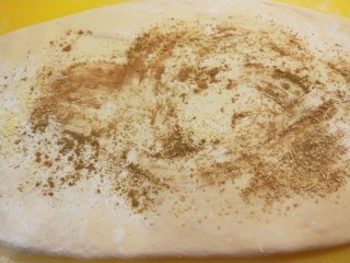 16、腊汁肉夹馍,加入五香粉，孜然粉，鸡粉。