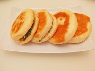 29、腊汁肉夹馍,上端上桌了。