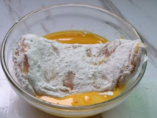 9、爆浆鸡排,复裹一层全蛋液