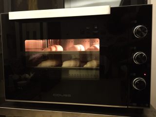 13、牛角汉堡,烤箱预热170度,18分钟