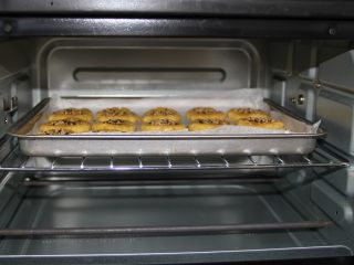 12、桃酥,提前十分钟预热烤箱中层，180度烤20分钟，看到桃酥上色即可。