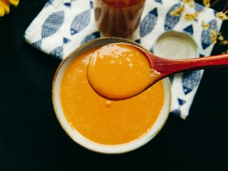 12、花生酱,用来拌面或搭配吐司面包最合适不过了。