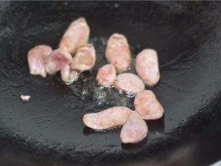 6、小熊土司盒,放入油锅煎熟