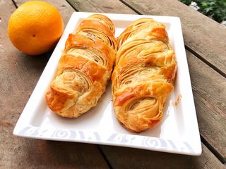 12、千层酥皮香肠卷,美美地摆拍吧