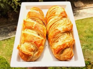 13、千层酥皮香肠卷,阳光下的美食