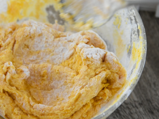 7、南瓜饼超详细的步骤来袭，在家轻松搞定！,拌匀