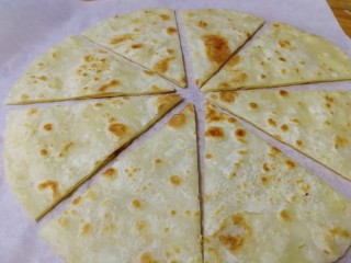 17、家常烫面饼,切小块，层次丰富，凉了也不硬。
