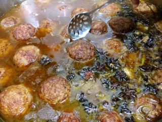 14、做年货 家宴特色秘制龙眼丸子(31个步骤图文详细解释),炖好的龙眼丸子各个香喷喷的。