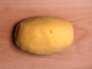 5、油炸小零食,揉成光滑的面团