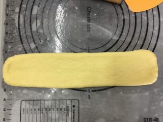 9、全蛋吐司-黑金刚吐司,继续往两个方向擀长