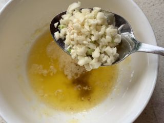 5、蒜香吐司条,一勺蒜泥