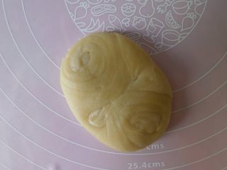 21、蛋黄酥黄油版,然后用手拍扁