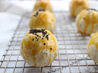 27、蛋黄酥黄油版,好吃