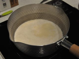 23、日式豆乳盒子蛋糕,加热至豆浆微开即可关火。