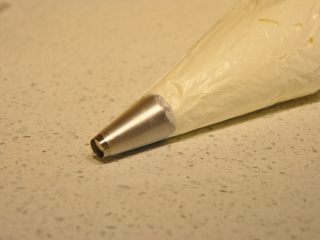 38、日式豆乳盒子蛋糕,装入裱花袋中备用。