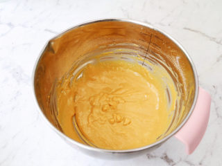 6、咖啡奶油蛋糕卷,拌成细腻的面糊