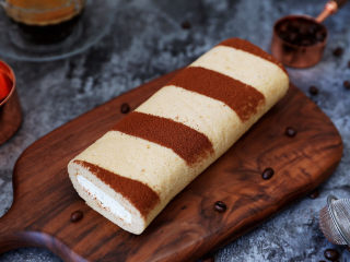 24、咖啡奶油蛋糕卷,成品图