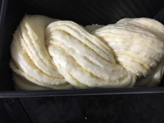 34、手撕椰蓉吐司,发至九分满即可