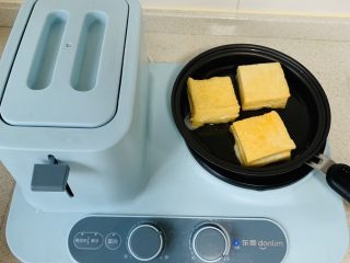 6、港式酸奶西多士,中小火煎