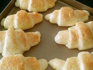 13、牛角面包,170°烤制15分钟即可，晾凉至手温密封保存
