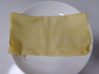 1、烤豆皮【好多鱼】,干豆腐一张。