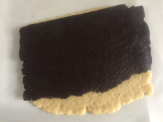 11、巧克力螺旋饼干,再把两个面片罗放在一起