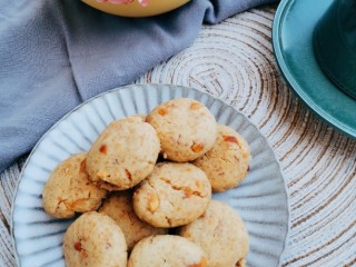 7、花生一口酥,150度烤25分钟（我这里的时间温度仅基于我的烤箱，大家要根据自家烤箱特性调整温度和时间）