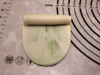 9、4色蛋黄酥,从上往下卷