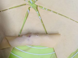 22、腊肠牛角包,慢慢卷到面皮尖上。