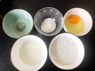 1、蔓越莓马芬蛋糕,1.准备好所有材料，备用