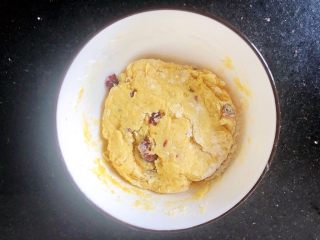 5、蔓越莓马芬蛋糕,5.搅拌均匀，翻拌到干性材料无明显颗粒状即可