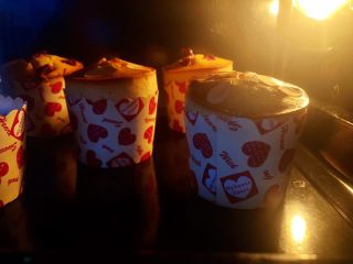 12、蔓越莓马芬蛋糕,12.随时观察烤箱的变化，避免出现烤焦，烤糊的情况