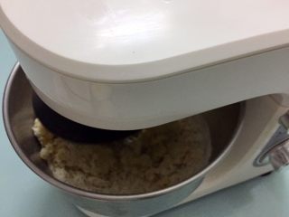 3、原味吐司,启动和面程序，直至机器自动停止。（共15分钟）