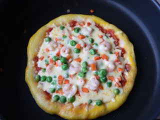 17、平底锅披萨,回锅继续焖5分钟左右即可；