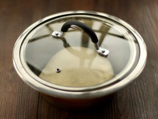 5、港式吐司,密封放在容器内，放在约28度环境下发酵