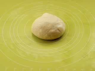 13、港式吐司,取一块松弛好的面团