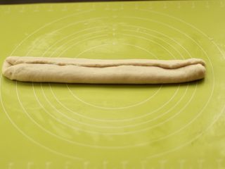 18、港式吐司,两侧各向内折