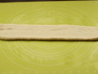 19、港式吐司,然后擀开擀长