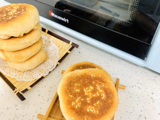 11、发面油酥小糖饼,出炉????好吃的发面油酥小糖饼就做好啦????外皮酥脆里面绵软香甜。