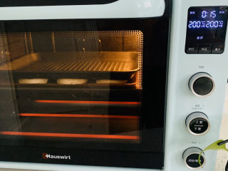 10、发面油酥小糖饼,海氏C40烤箱上下火200度，烤10分钟。