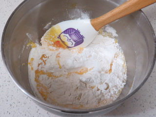 9、金灿灿黄澄澄滴~【南瓜戚风蛋糕】,筛入低粉