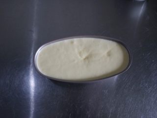 17、轻乳酪蛋糕,倒入模具，震出大气泡