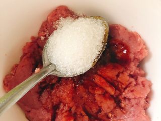 7、猪肉脯-零食、年货,加入2勺糖、半勺盐。