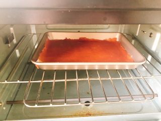 14、猪肉脯-零食、年货,放到烤箱180度上下火烤5分钟定型。