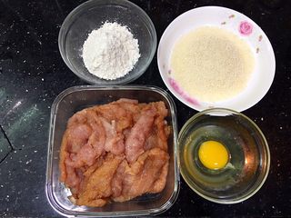 10、美味的日式炸猪排,称出材料