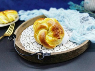 19、最爱面包+椰蓉面包,戴上手套取出烤盘，香味扑鼻，非常松软。